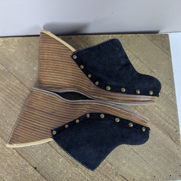 Steve Madden Suede Shearling Clogs Size 7.5 Black Leather Studded Wedge Platform - Picture 9 of 12